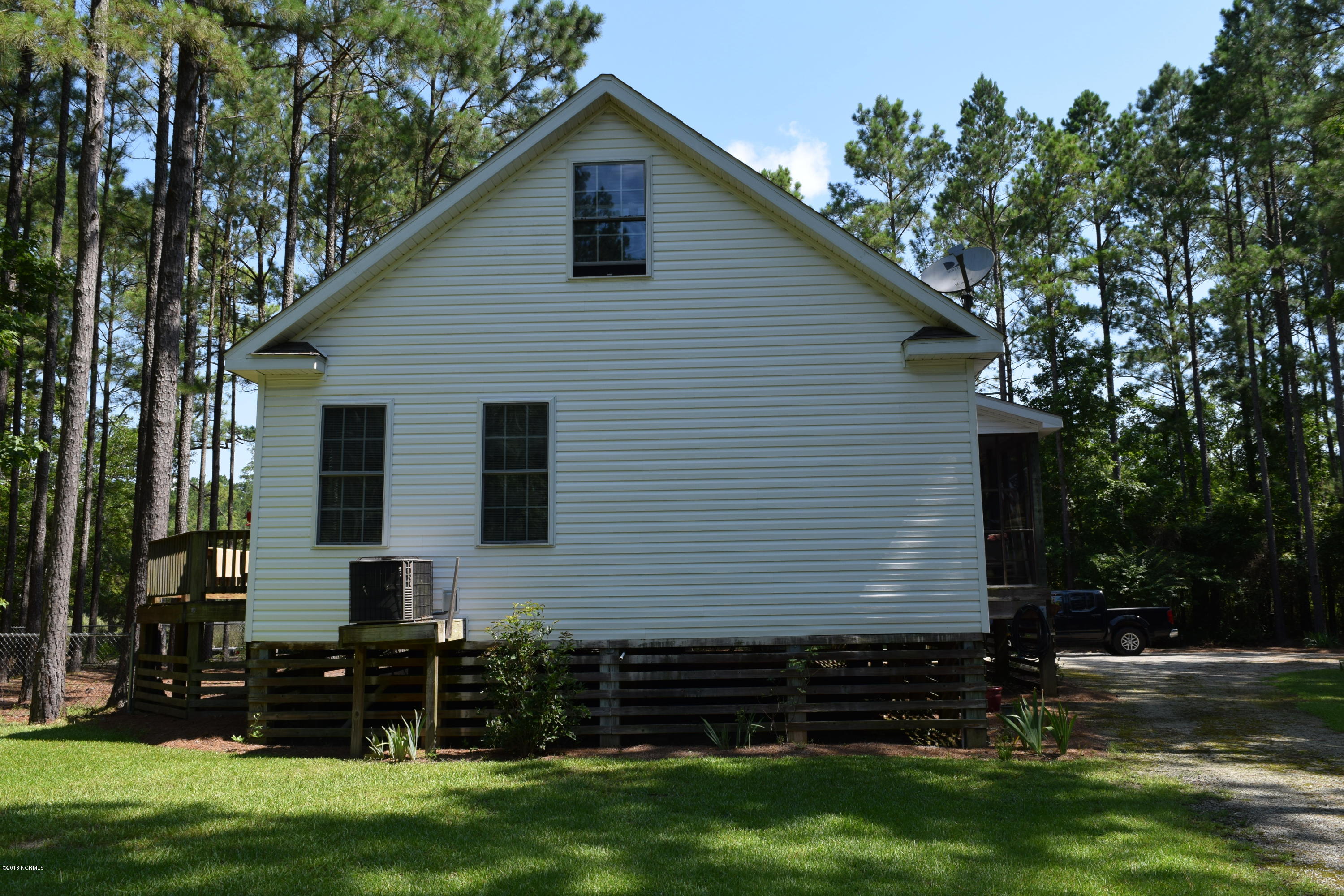 4601 Merrimon Road Beaufort, NC 28516 - Photo 23 of 39 Side View