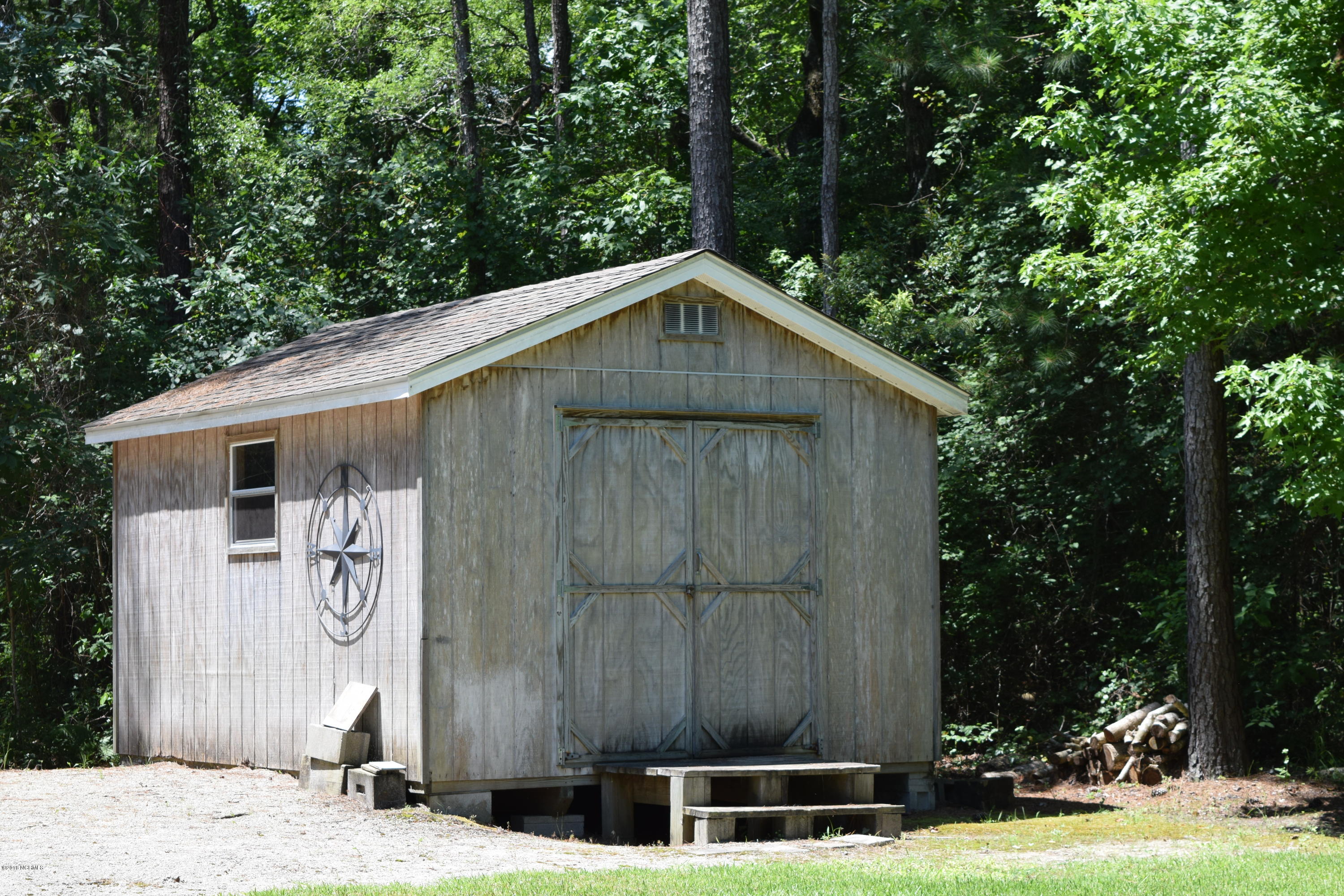 4601 Merrimon Road Beaufort, NC 28516 - Photo 29 of 39 Shed