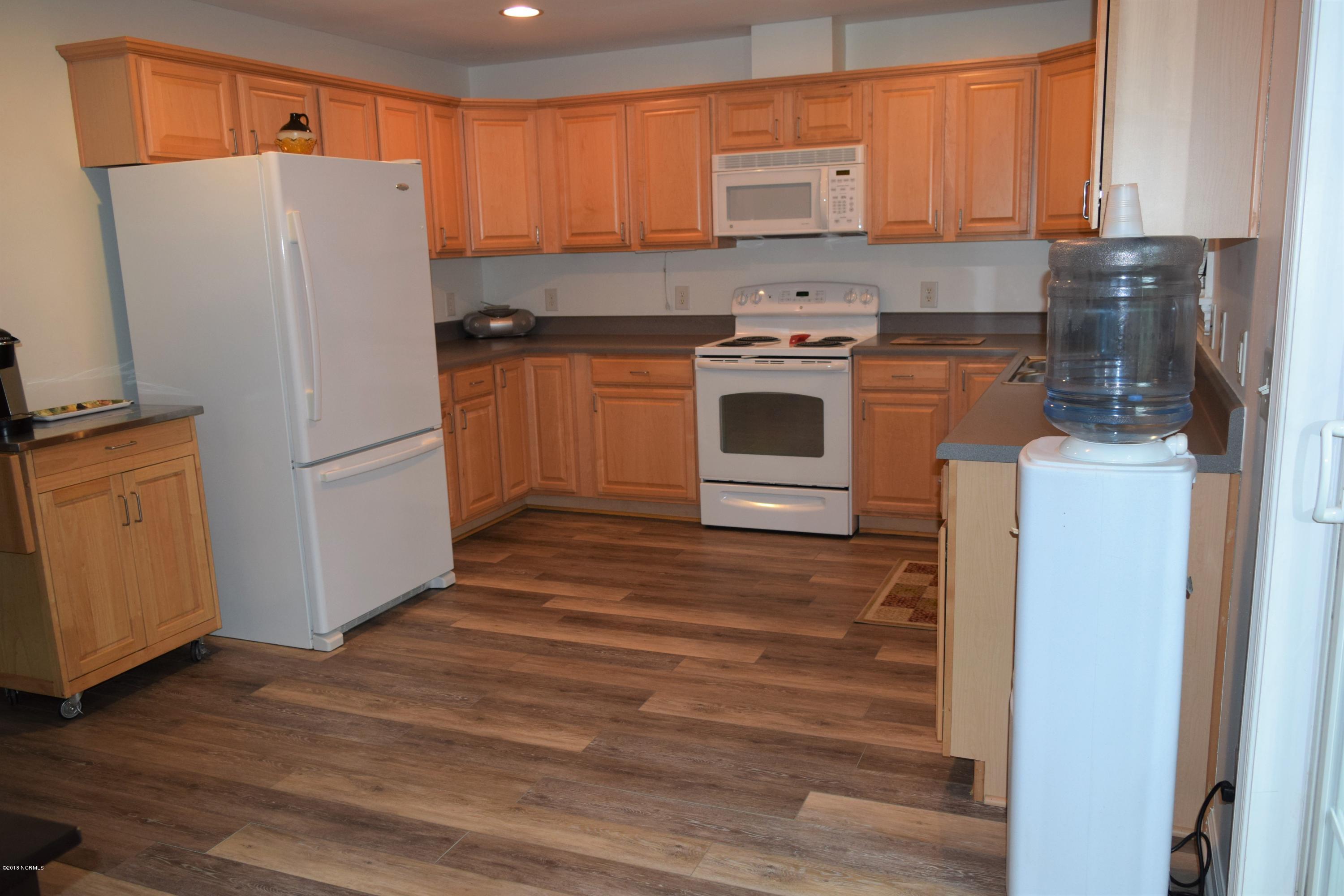 4601 Merrimon Road Beaufort, NC 28516 - Photo 8 of 39 Kitchen