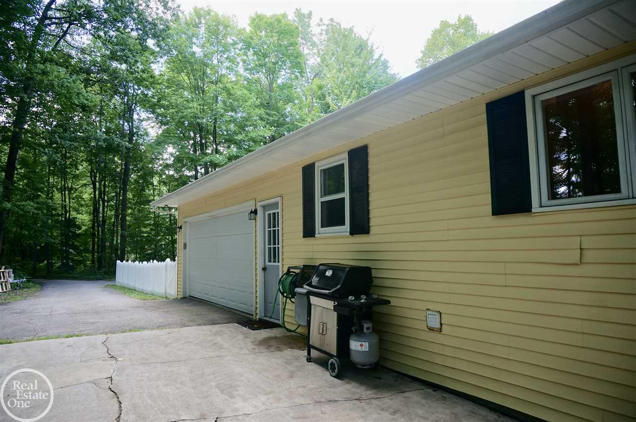 59955 Hayes Road Washington, MI 48094 - Photo 34 of 39 50021181-35.JPG
