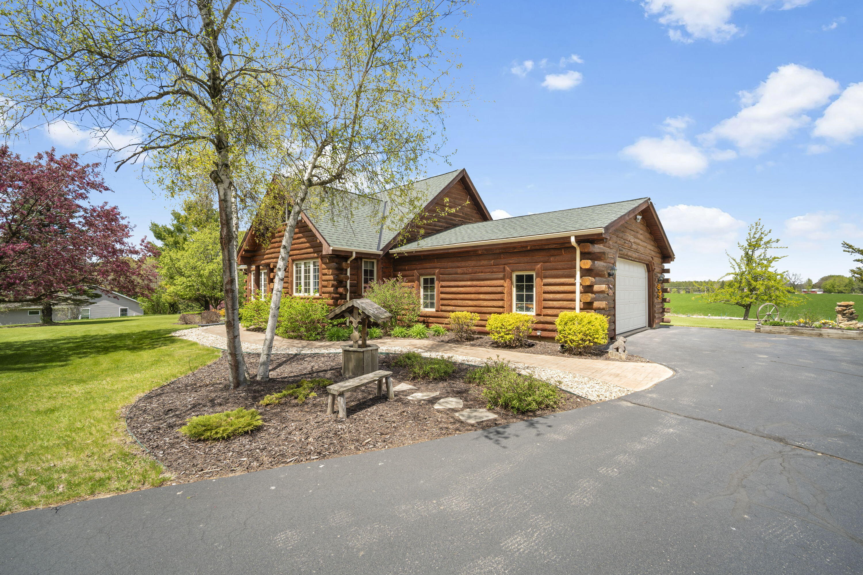1206 Lakeview Road Farmington, WI 53090 - Photo 2 of 35 2_imgDSC02110