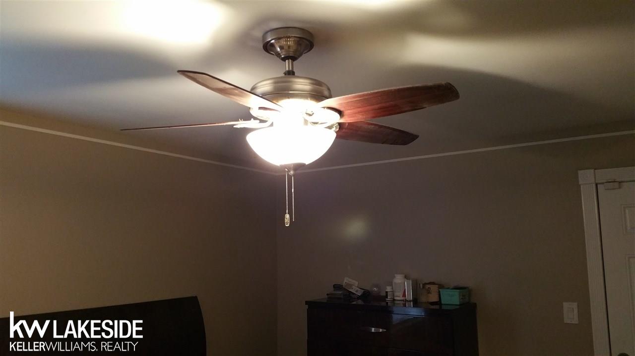 15744 Charles R Avenue Eastpointe, MI 48021 - Photo 20 of 36 31308839-19.JPG