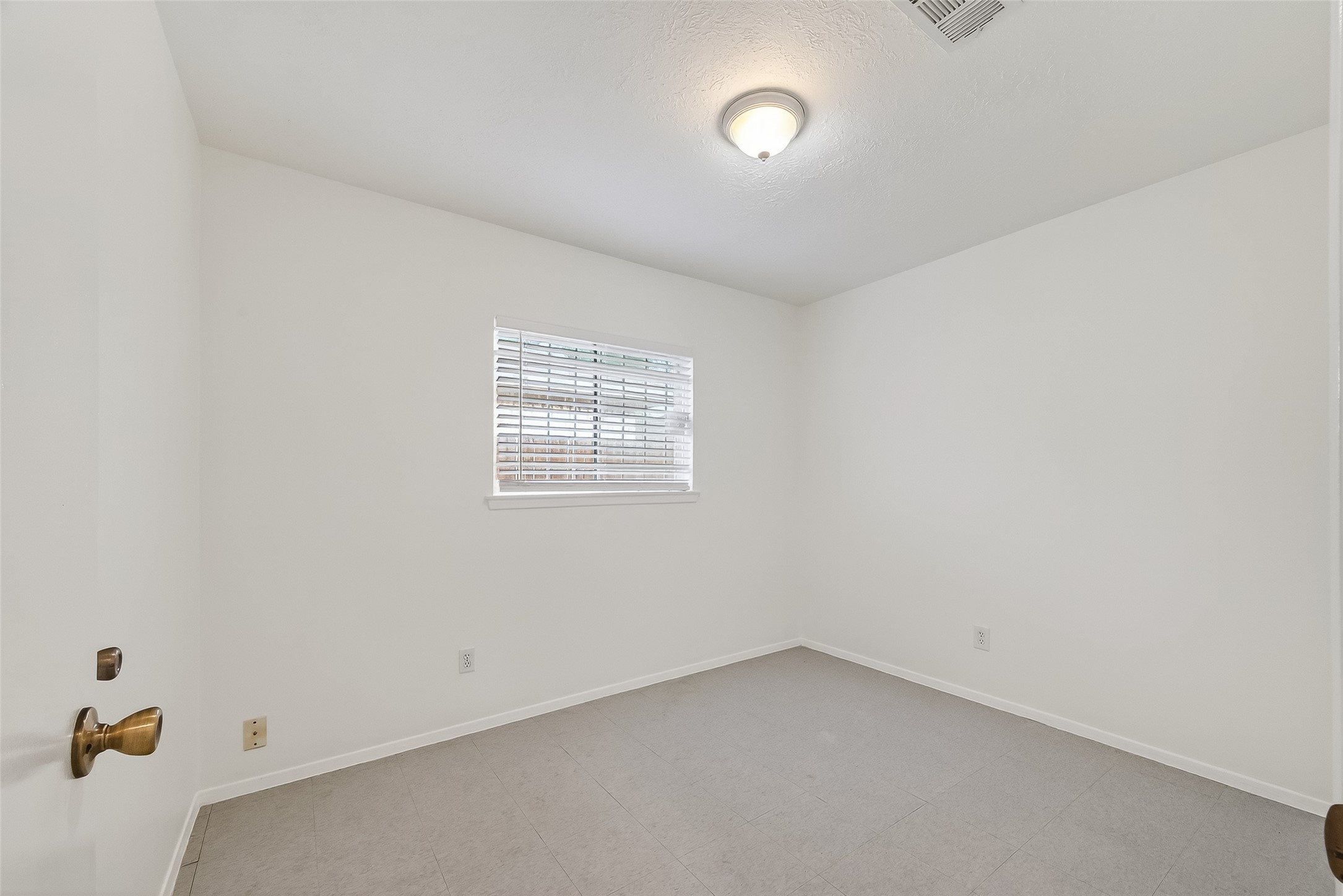 15022 Chipman Ln. Houston, TX 77060 - Photo 24 of 40 Bedroom 3