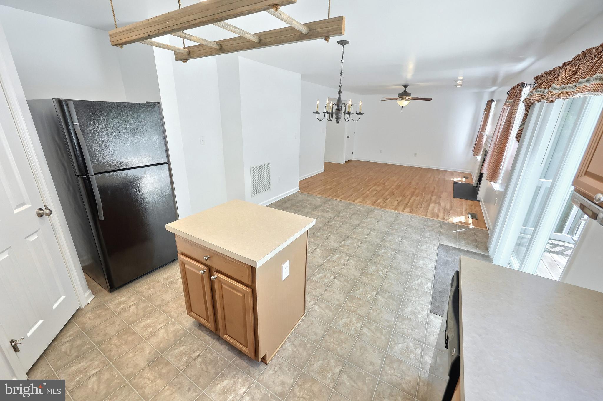 425 Lakeview Drive Spring Grove, PA 17362 - Photo 28 of 51 a kitchen that has a refrigerator a sink and a stove