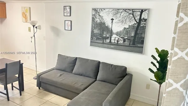 $2,000 | 427 Southwest 6th Street, Unit 4, Miami, FL 33130