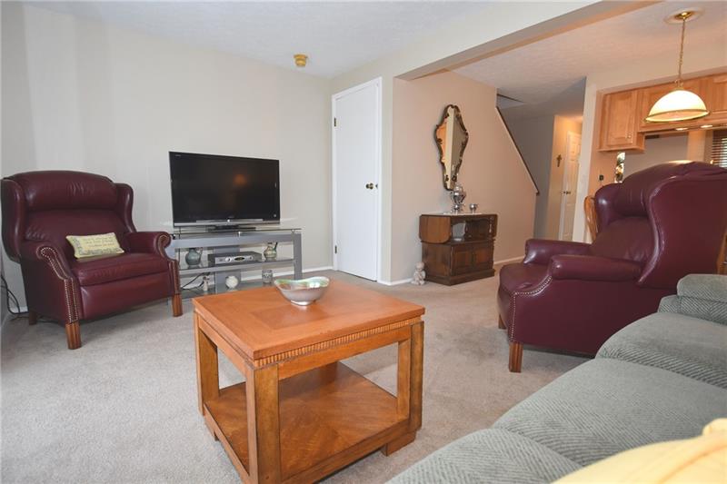 421 Redrome Circle East Bridgeville, PA 15017 - Photo 5 of 22