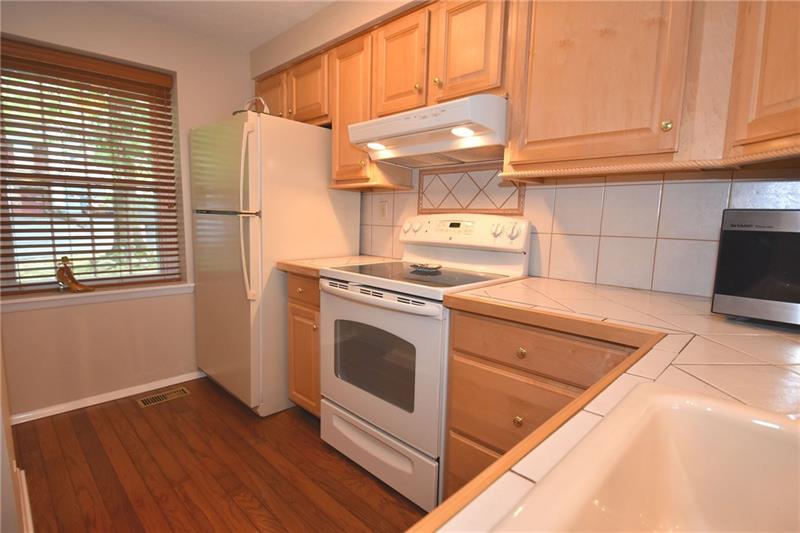 421 Redrome Circle East Bridgeville, PA 15017 - Photo 8 of 22