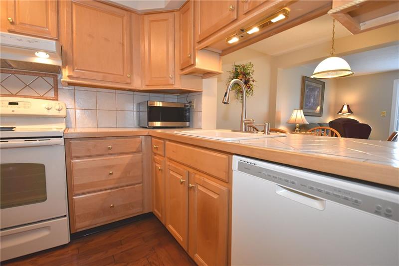 421 Redrome Circle East Bridgeville, PA 15017 - Photo 9 of 22