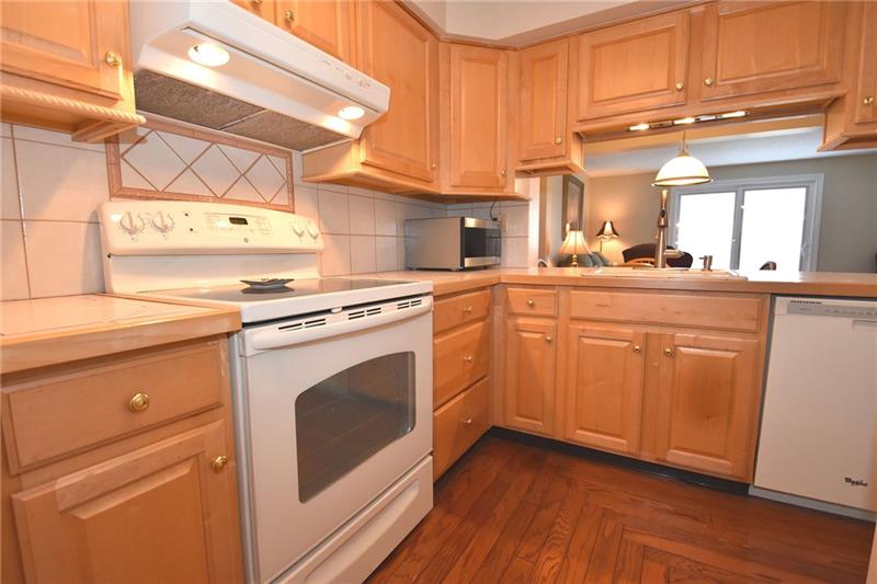 421 Redrome Circle East Bridgeville, PA 15017 - Photo 10 of 22