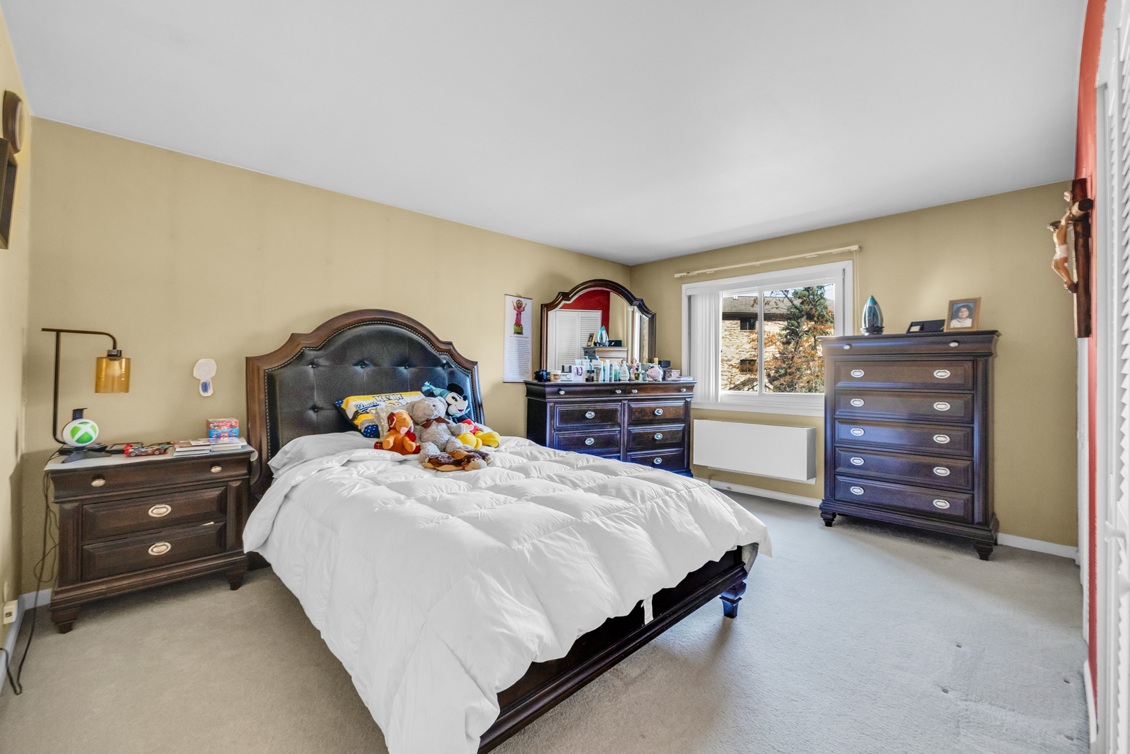 2245 West Nichols Road, Unit C Arlington Heights, IL 60004 - Photo 10 of 16 a bedroom with a bed and a dresser