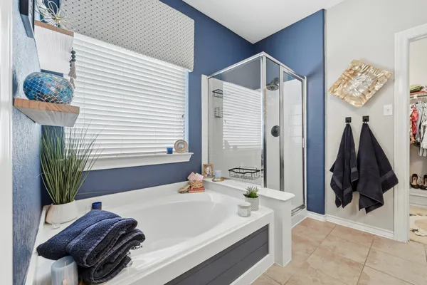 a en suite bathroom with double vanity and a mirror