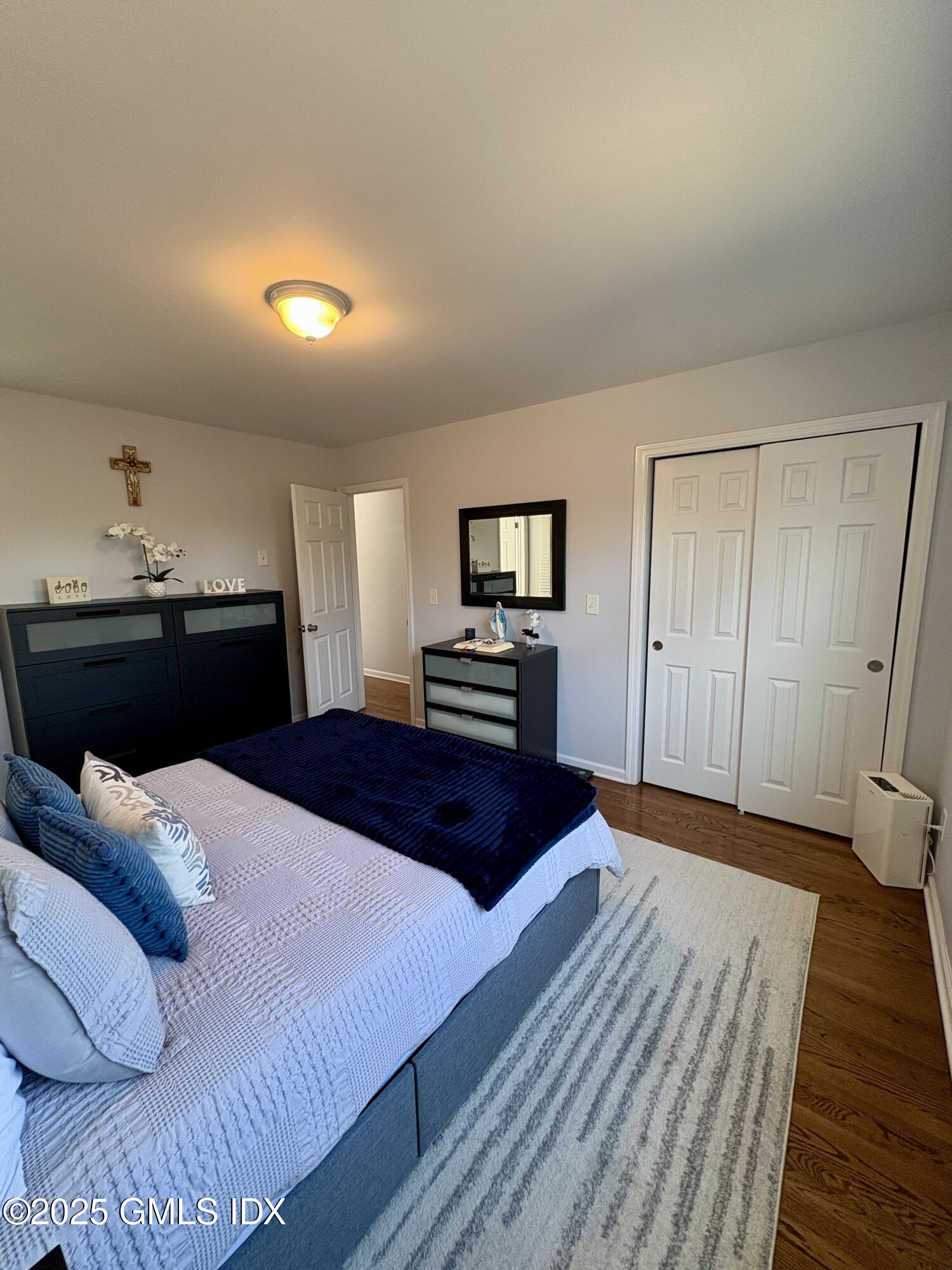 27 High Street, Unit B Greenwich, CT 06830 - Photo 16 of 31 Primary Bedroom