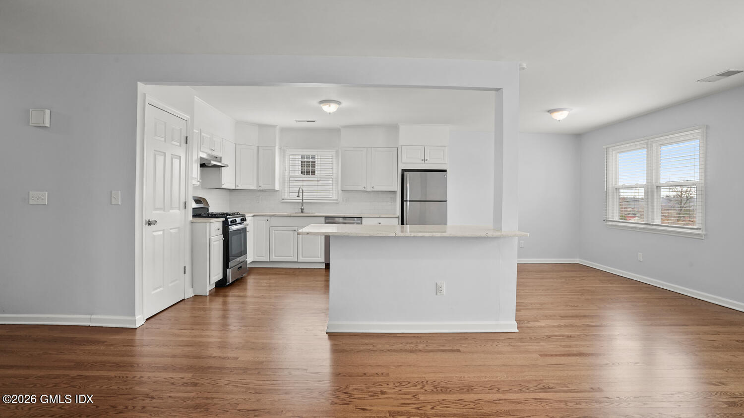 27 High Street, Unit B Greenwich, CT 06830 - Photo 4 of 19 a view of kitchen with wooden floor and electronic appliances