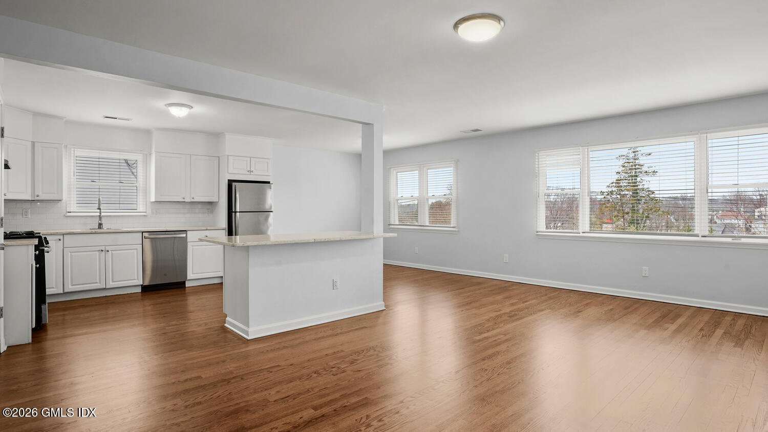 27 High Street, Unit B Greenwich, CT 06830 - Photo 17 of 19 Bright and Sunny Open Floor Plan