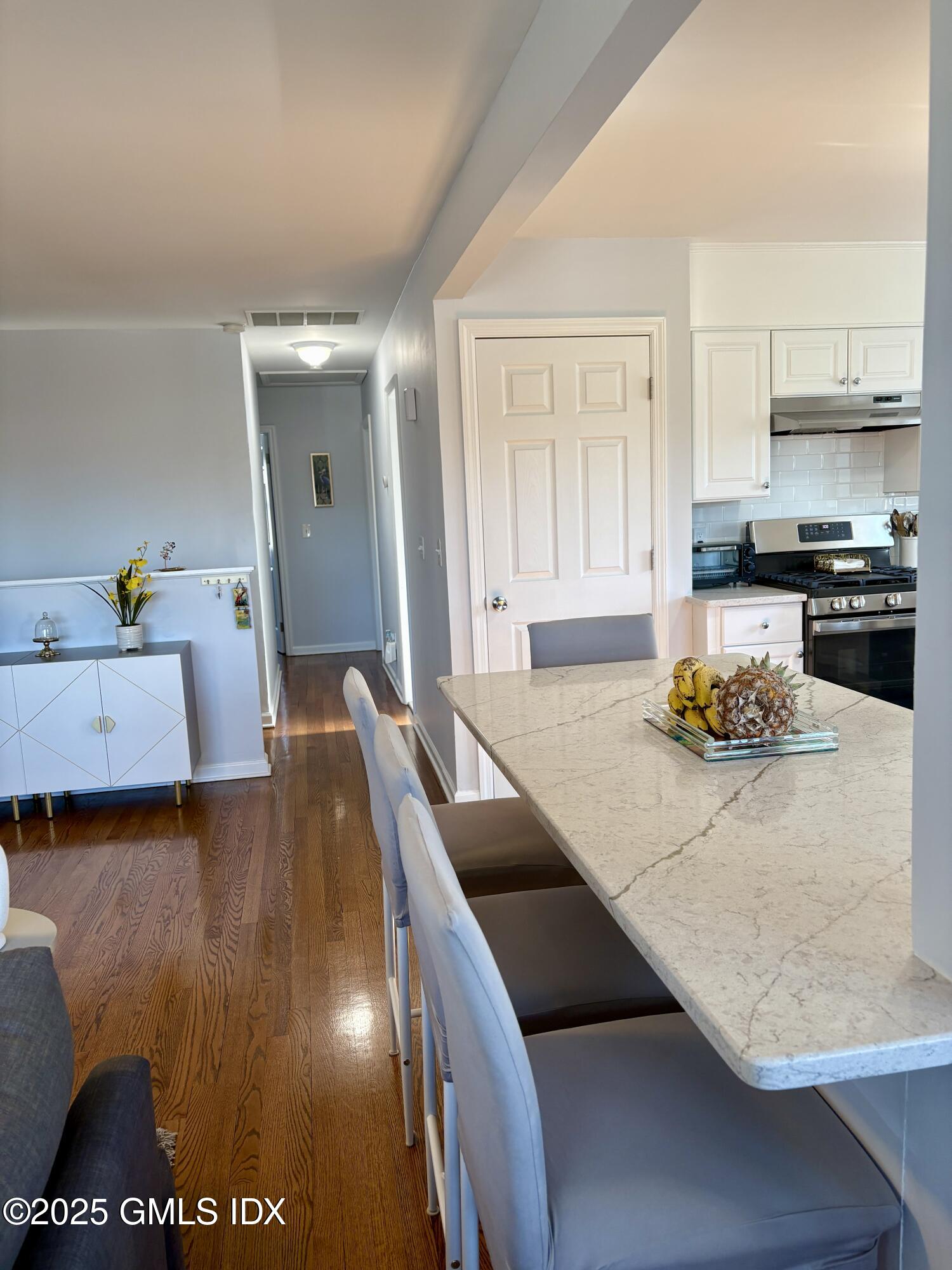 27 High Street, Unit B Greenwich, CT 06830 - Photo 7 of 31 Quartz Island