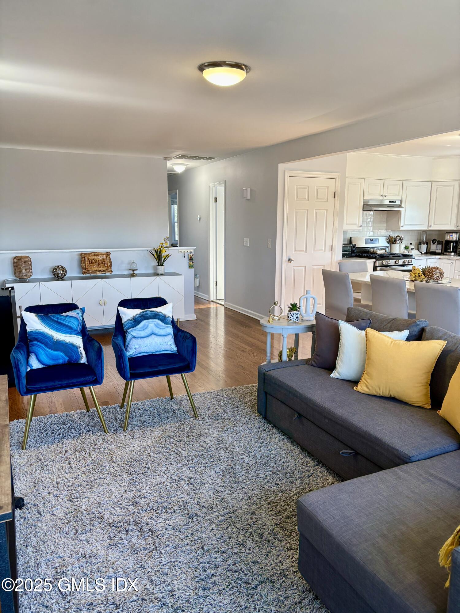 27 High Street, Unit B Greenwich, CT 06830 - Photo 9 of 31 Great Living Area