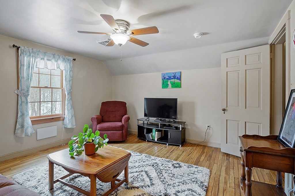 89 Fitchburg Road Townsend, MA 01469 - Photo 14 of 41