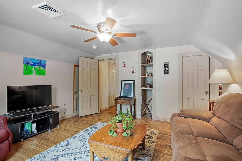 89 Fitchburg Road Townsend, MA 01469 - Photo 15 of 41