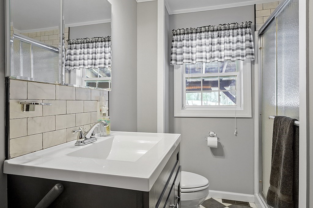 89 Fitchburg Road Townsend, MA 01469 - Photo 17 of 41
