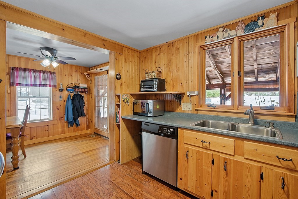 89 Fitchburg Road Townsend, MA 01469 - Photo 32 of 41