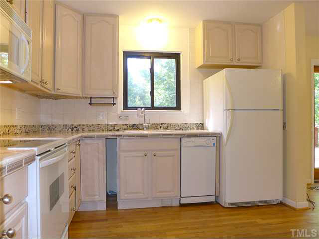 428 Robin Road Chapel Hill, NC 27516 - Photo 7 of 22 Kitchen