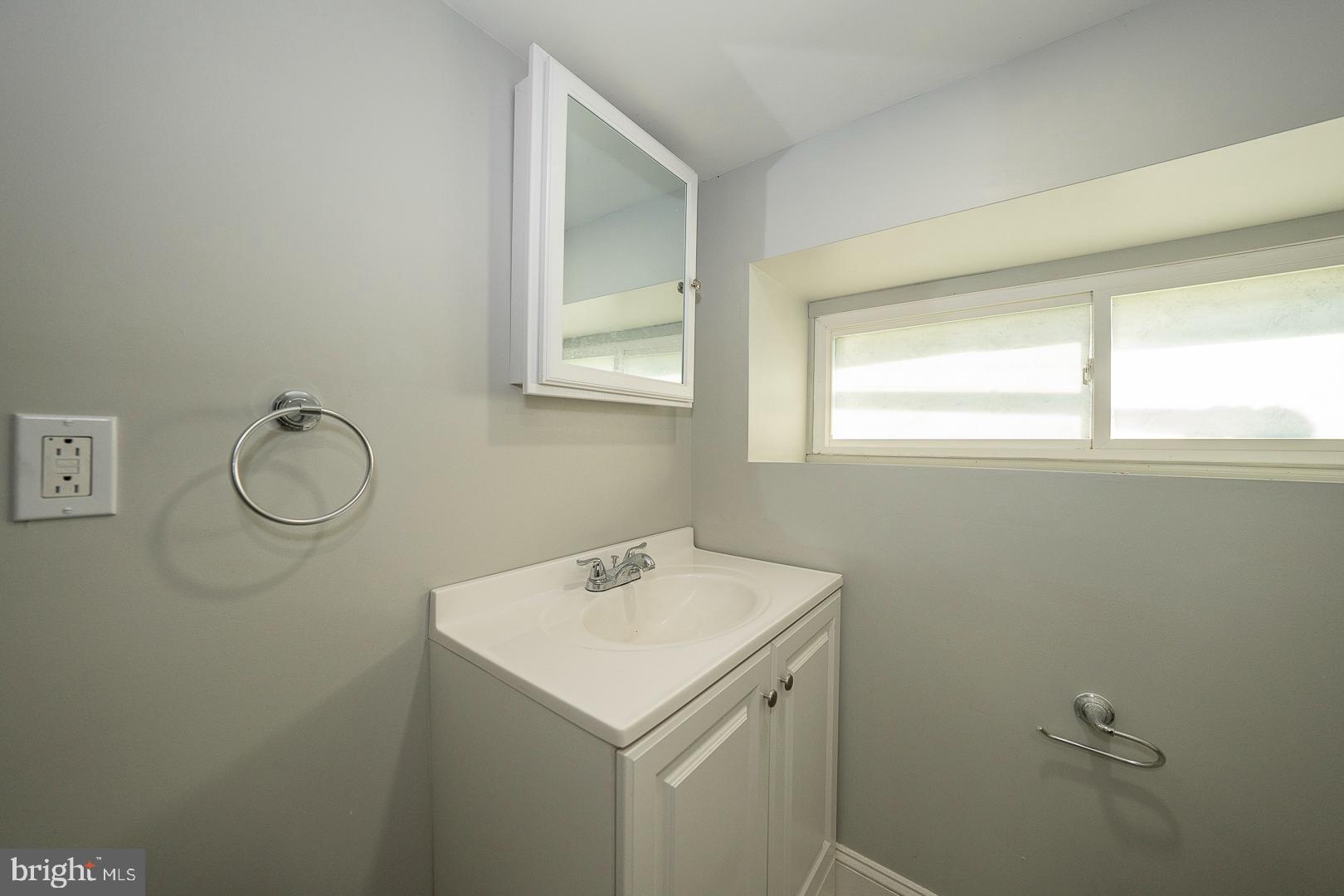 239 Avon Road Upper Darby, PA 19082 - Photo 38 of 56