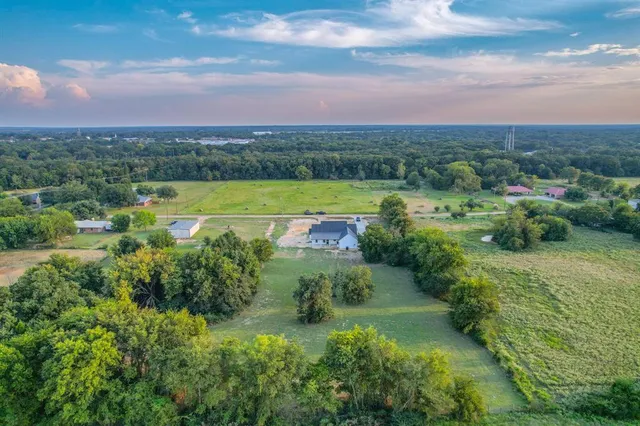 a view of a lake with houses in back
