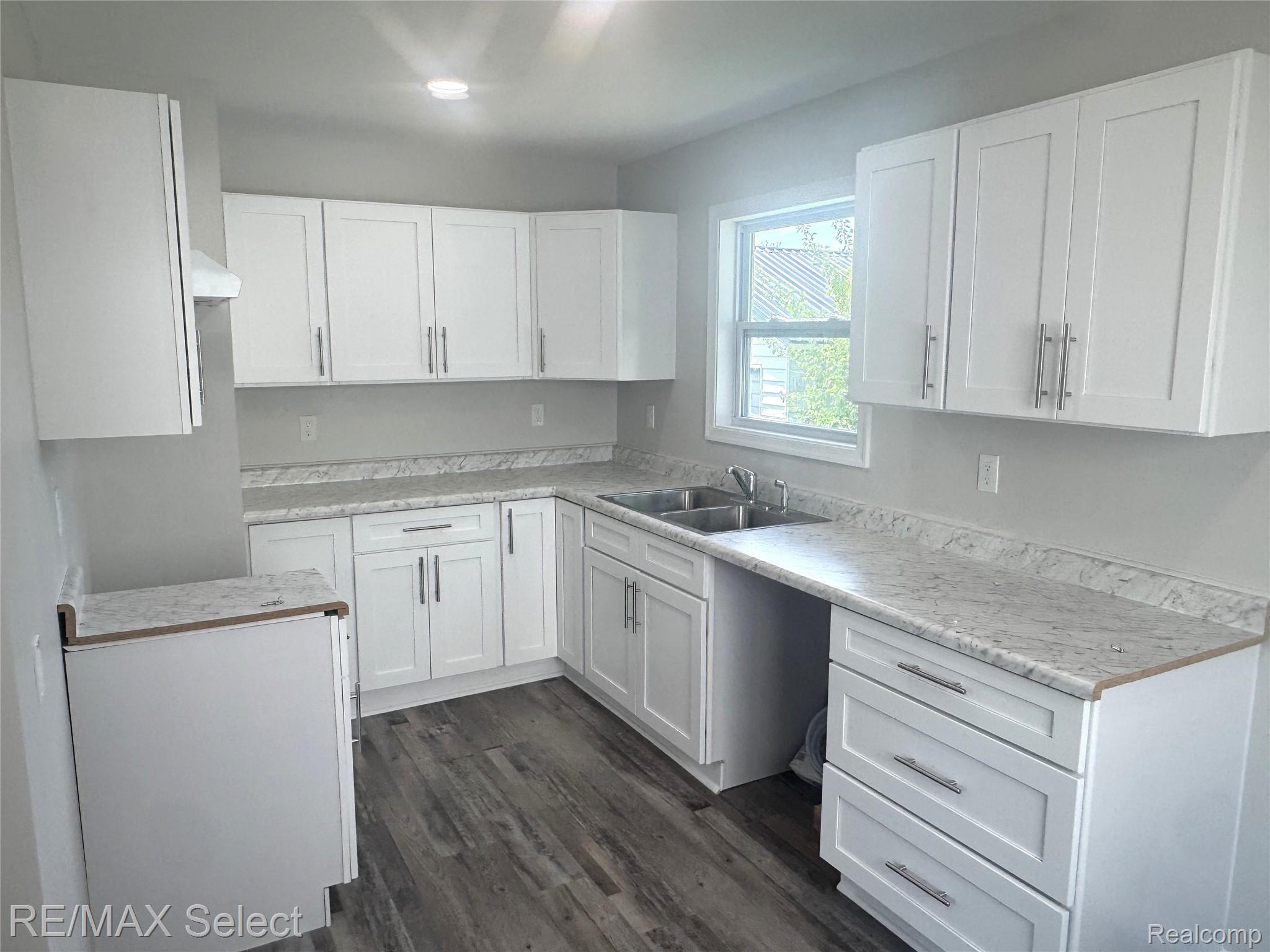 3302 Miller Road Flint, MI 48503 - Photo 6 of 15 IMG_3687.jpeg