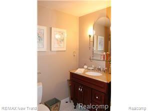 2962 Hiller Road West Bloomfield, MI 48324 - Photo 19 of 48 Full Bath w/ Custom Vanity & Granite