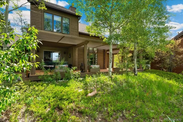 a house view with a outdoor space