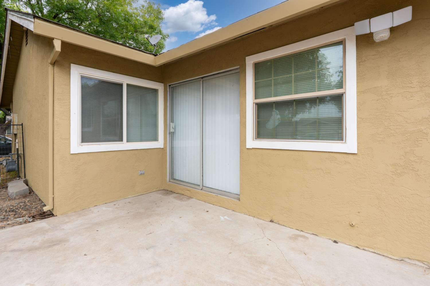 200 Dorita Way Modesto, CA 95354 - Photo 37 of 37 a view of an empty room with a window
