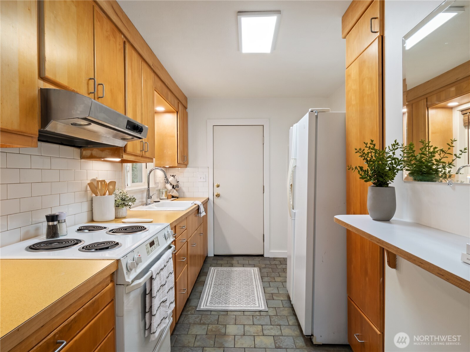 11640 59th Avenue South Seattle, WA 98178 - Photo 18 of 33 a kitchen with a sink and cabinets