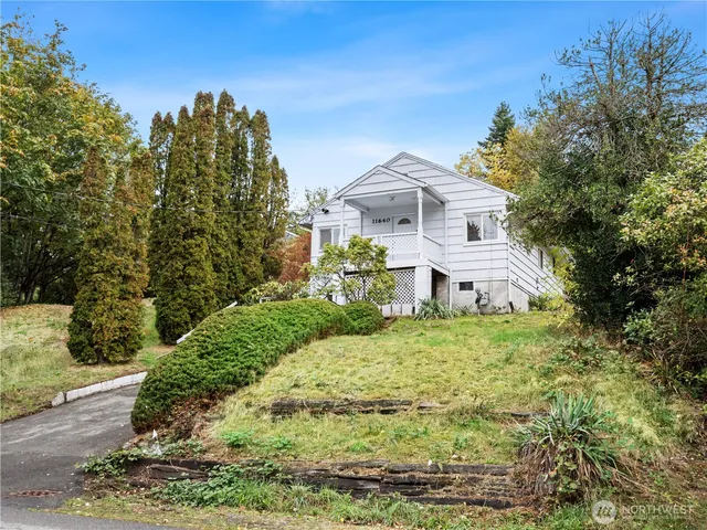 $569,950 | 11640 59th Avenue South, Seattle, WA 98178