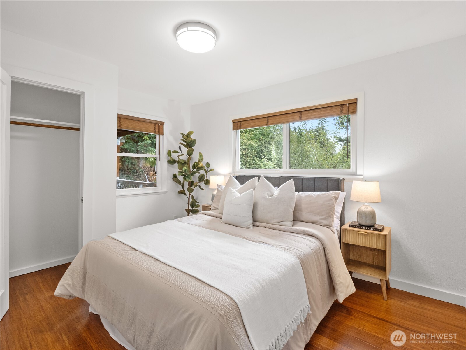 11640 59th Avenue South Seattle, WA 98178 - Photo 8 of 33 a bedroom with a large bed and a window