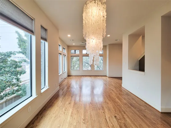 $2,900 | 1602 White Street, Houston, TX 77007