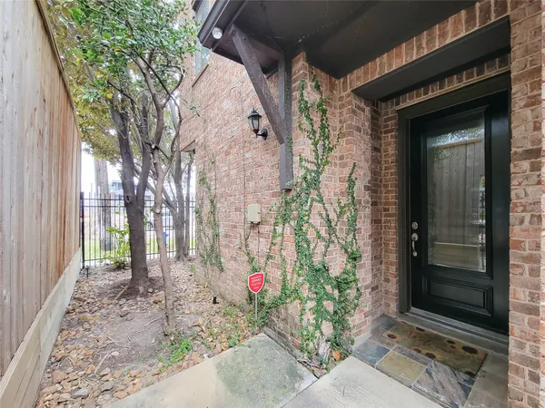 $2,900 | 1602 White Street, Houston, TX 77007
