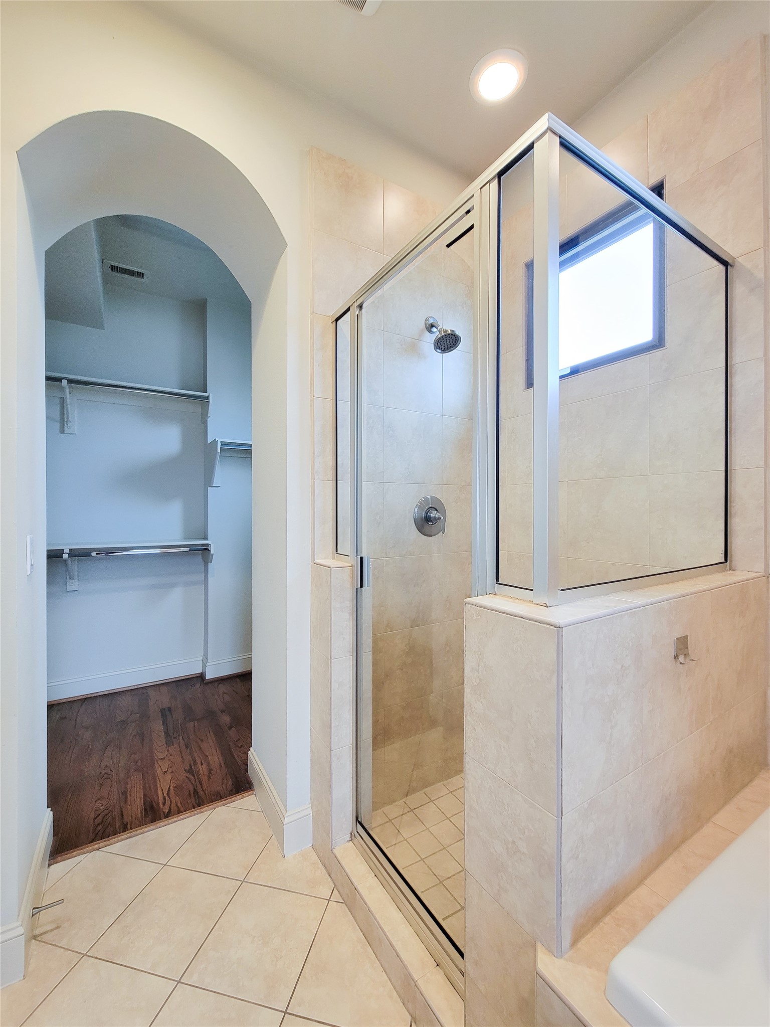 1602 White Street Houston, TX 77007 - Photo 32 of 41 a bathroom with a tub and shower