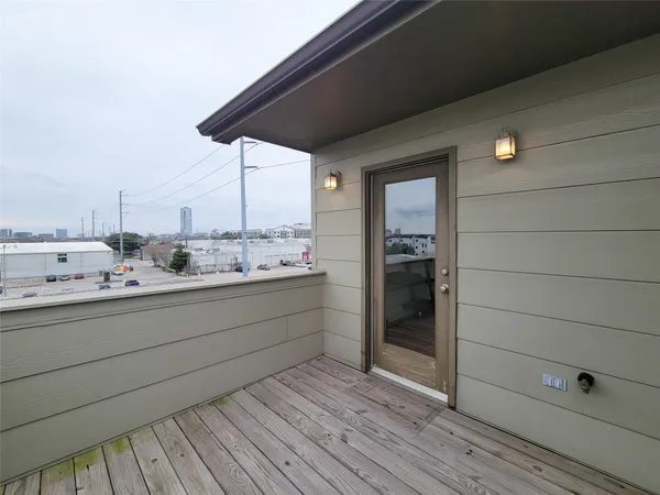 $2,900 | 1602 White Street, Houston, TX 77007