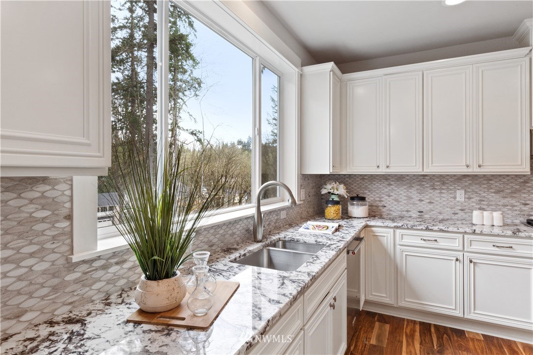 10003 Northeast 162nd Street Bothell, WA 98011 - Photo 12 of 40 Gallery Image 12