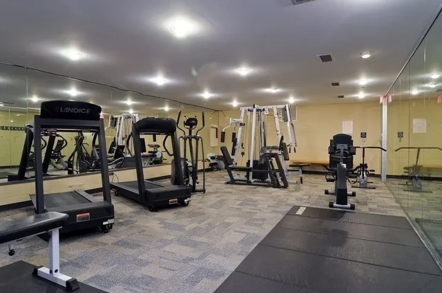 $475,000 | 5020 Arbor Lane, Unit 203, Northfield, IL 60093