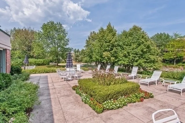 $475,000 | 5020 Arbor Lane, Unit 203, Northfield, IL 60093