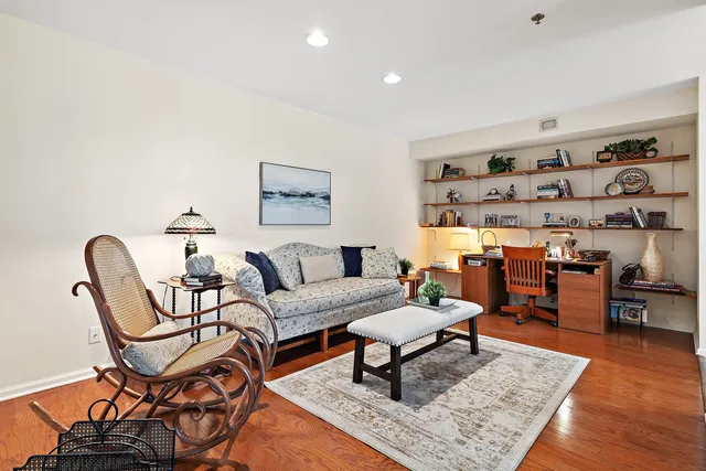 $475,000 | 5020 Arbor Lane, Unit 203, Northfield, IL 60093