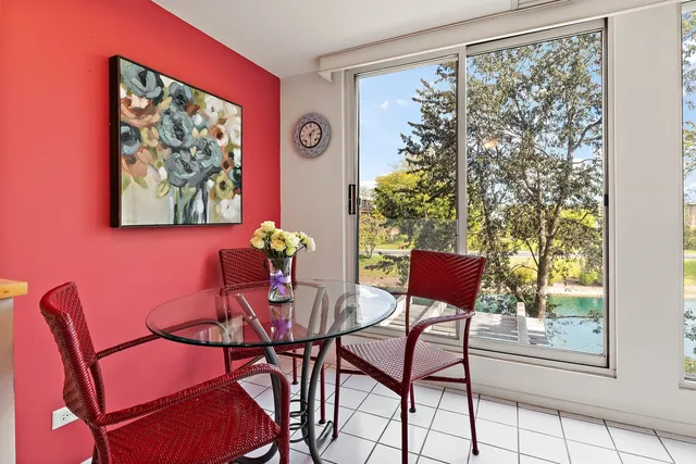 $475,000 | 5020 Arbor Lane, Unit 203, Northfield, IL 60093