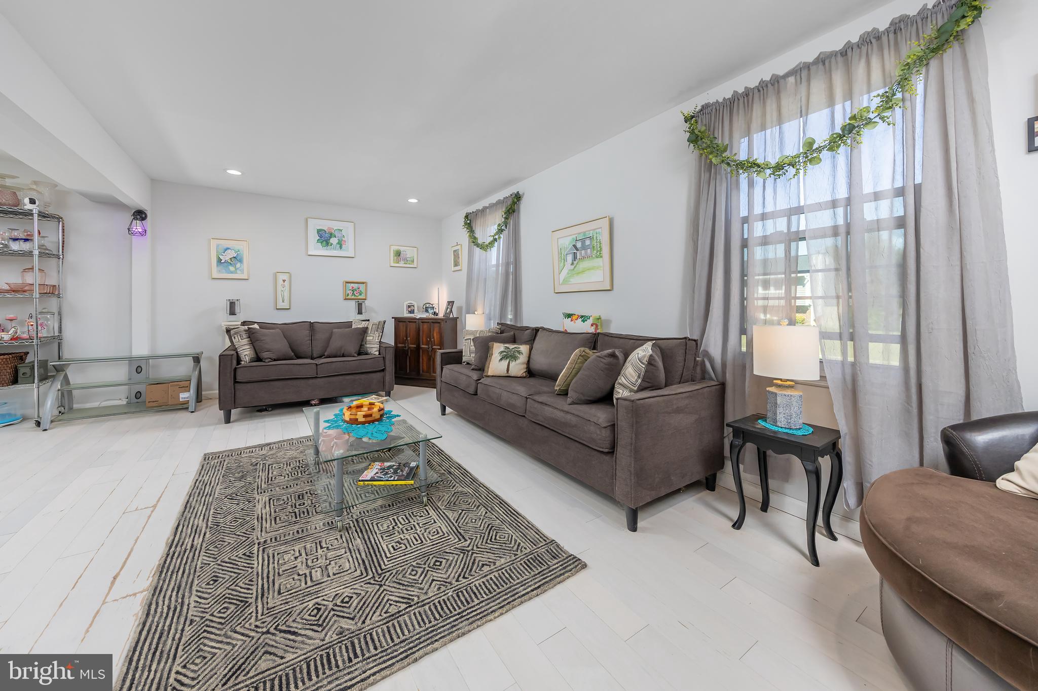 10 Loretta Boulevard Sicklerville, NJ 08081 - Photo 4 of 22 a living room with furniture and a large window
