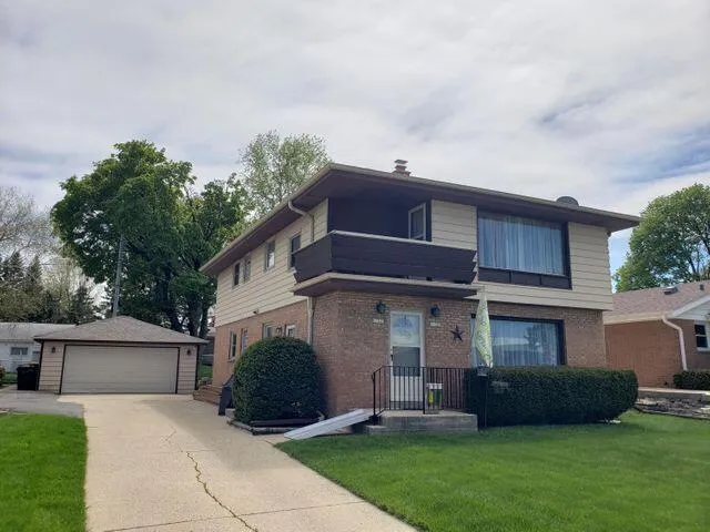 $1,695 | 11325 West Center Street, Wauwatosa, WI 53226