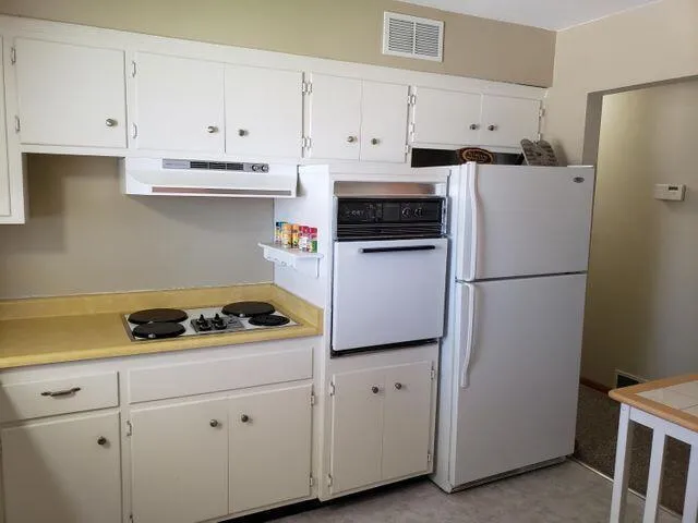 $1,695 | 11325 West Center Street, Wauwatosa, WI 53226