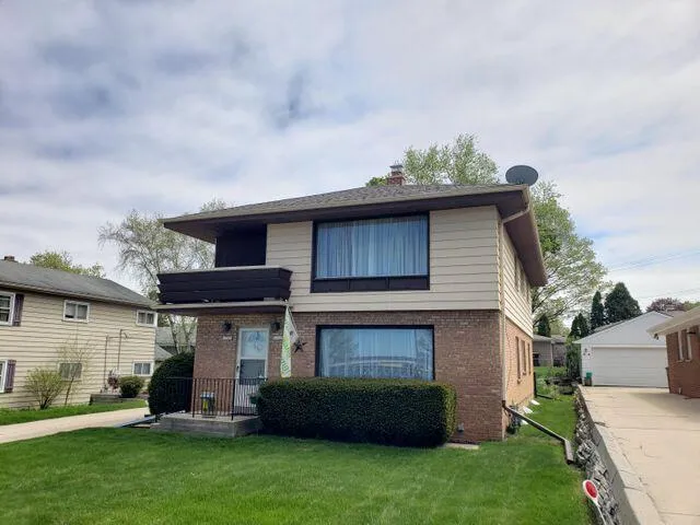 $1,695 | 11325 West Center Street, Wauwatosa, WI 53226