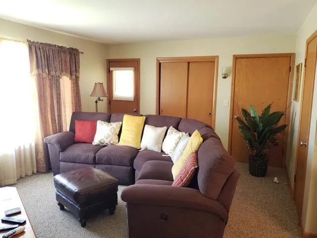 $1,695 | 11325 West Center Street, Wauwatosa, WI 53226