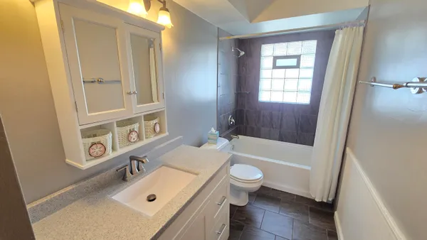 $1,695 | 11325 West Center Street, Wauwatosa, WI 53226