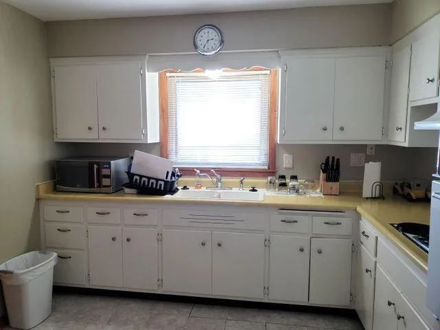 $1,695 | 11325 West Center Street, Wauwatosa, WI 53226